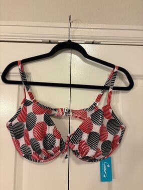 NWT California Waves Red & Black Patterned Underwire Bikini Top